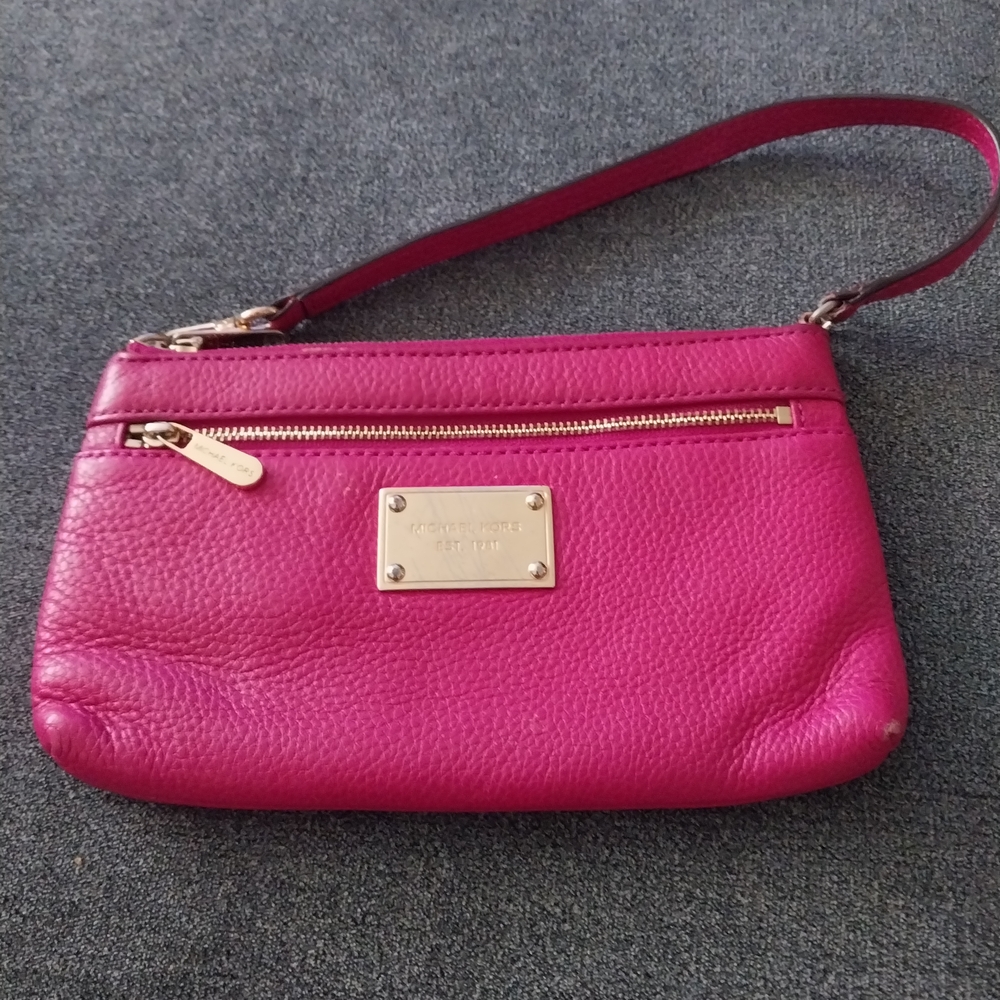 Michael Kors Wallet On A String Pre-loved. Very Good Condition.